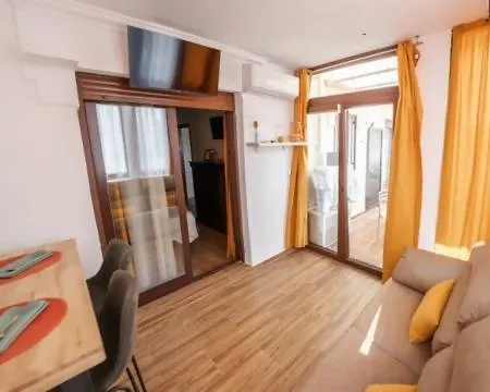 House Lining1